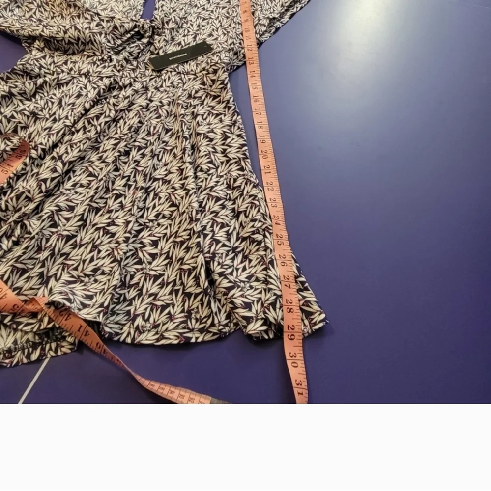 Lulus Dondi Romper Shorts Navy Blue White Leaf Print Loose And Flowy Small - Picture 10 of 12